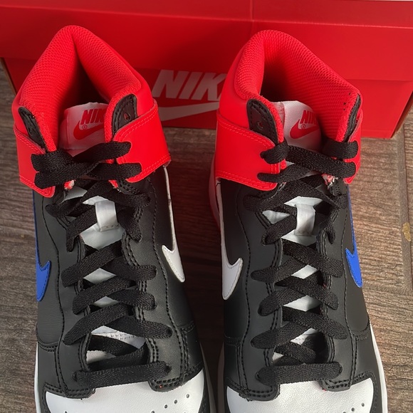 Nike Dunk Hi Youth/Women’s Sneakers - Picture 2 of 8